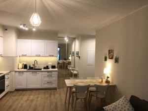 Kuchyňa alebo kuchynka v ubytovaní Wislane Tarasy 2.0 by Atrium Apartments
