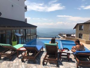 Bazén v ubytování Milmari Resort - Apartman L43 nebo v jeho okolí
