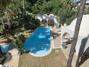 Θέα της πισίνας από το Villa L'Heure Bleue avec piscine proche plage ή από εκεί κοντά