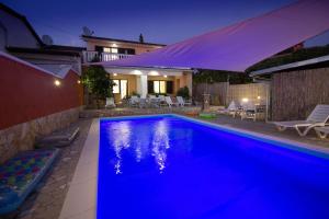 Bazén v ubytování Beautiful villa Esperanza with private pool near the beach nebo v jeho okolí