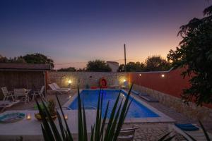 Bazén v ubytování Beautiful villa Esperanza with private pool near the beach nebo v jeho okolí