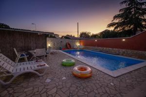 Bazén v ubytování Beautiful villa Esperanza with private pool near the beach nebo v jeho okolí
