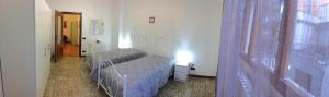 a room with three beds in a room with a hallway at Da noi. Nella città dell'acqua e della pietra. in Gravina in Puglia