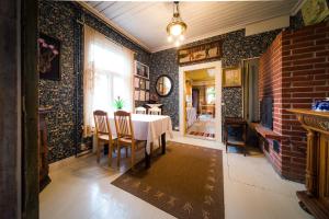 a dining room with a table and chairs at Mäntylän Tila in Närvijoki