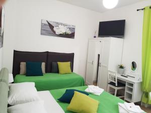 Postel nebo postele na pokoji v ubytování Rose Antiche Vatican B&B