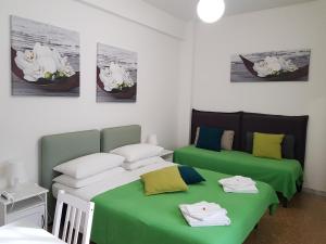 Postel nebo postele na pokoji v ubytování Rose Antiche Vatican B&B