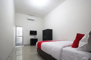 Cama o camas de una habitación en OYO 1547 Wisma Ray Syariah