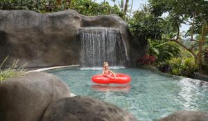 Bazén v ubytování Padma Resort Ubud nebo v jeho okolí