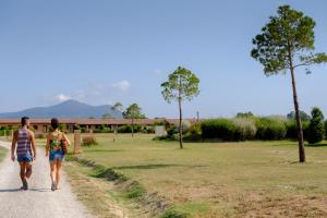 two people walking down a dirt road at Residenza Principina in Principina Terra