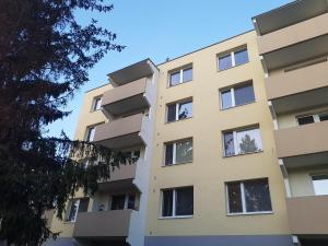 an apartment building in front of a blue sky at 1+1 Znojmo in Znojmo