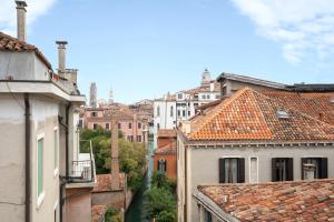 A general view of Velence or a view of the city taken from Az apartmant