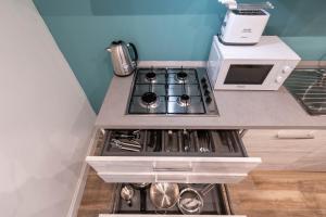 A kitchen or kitchenette at Dorsoduro Suite 1241 by Wonderful Italy