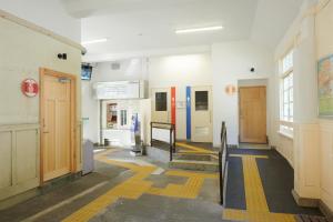 KudoyamaにあるNipponia Hotel Koyasan Pilgrimage Railway - In the station Inn - Self Check-In Onlyの廊下