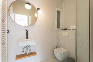A bathroom at Luxury Penthouse on Akadimias with 2 Bed & 2 Bath