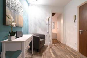 A seating area at Dorsoduro Suite 1241 by Wonderful Italy