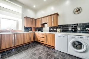 Gallery image of Spacious, Modern Apt, close to GLA Airport in Paisley