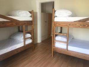 Postel nebo postele na pokoji v ubytování Kalkedon Hostel