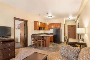 a living room with a kitchen and a living room with a couch at Comfort Suites Moses Lake in Moses Lake