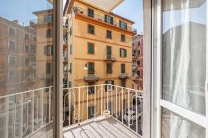 widok z okna budynku w obiekcie Lia Rooms 4 w mieście La Spezia