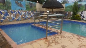 Bazén v ubytování Dubai Resort Hotel nebo v jeho okolí