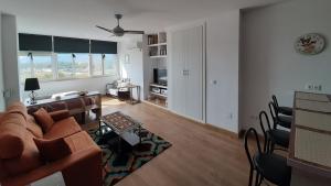 TV a/nebo společenská místnost v ubytování Sunny Beach