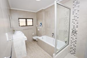 Ένα μπάνιο στο Desert Jackal Guesthouse