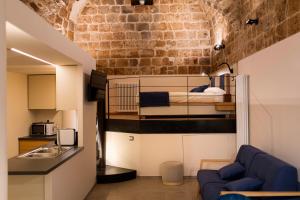 a small room with a bunk bed in a loft at Le Stanze di Teodorico in Orvieto