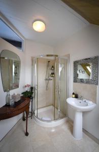 A bathroom at The Herons Rest Boutique Accommodation