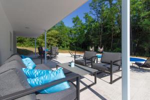 Fotografie z fotogalerie ubytování Charming villa Prisca with pool and nice view of the wood v destinaci Ružići