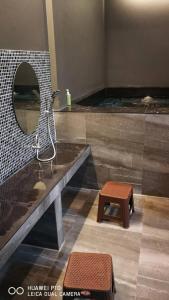 Kylpyhuone majoituspaikassa Aenguy Hostel