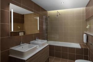 Vannas istaba naktsmītnē Dusit Doha Hotel
