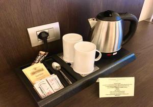 a tray with two cups and a coffee maker at Hotel Como in Como