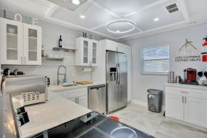 5 Star Pergola & Dine on Sun-Splashed Luxury Deck