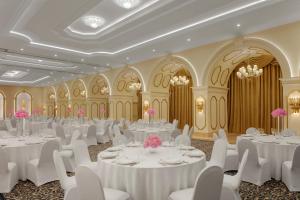 Restorāns vai citas vietas, kur ieturēt maltīti, naktsmītnē Dusit Doha Hotel