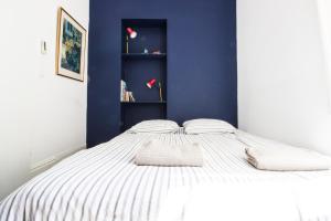 a bedroom with a large white bed with blue walls at Le comédien - Climatisation Place de la comédie in Montpellier