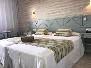 Posteľ alebo postele v izbe v ubytovaní Kn Hotel Matas Blancas - Solo Adultos