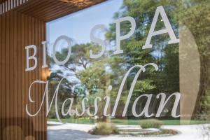 Fotografie z fotogalerie ubytování Château De Massillan v destinaci Uchaux
