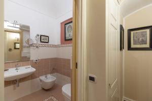 Koupelna v ubytování Les Suite Royales