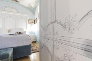 Postel nebo postele na pokoji v ubytování Les Suite Royales