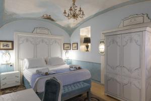 Postel nebo postele na pokoji v ubytování Les Suite Royales