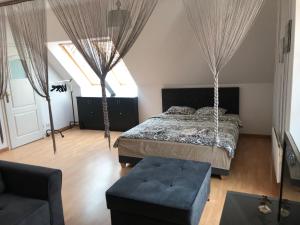 a bedroom with a swing bed and a couch at Apartament Sunrise in Mikołajki