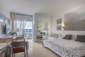 Ένα ή περισσότερα κρεβάτια σε δωμάτιο στο Adeje300, Playa Paraíso +68 φωτογραφίες