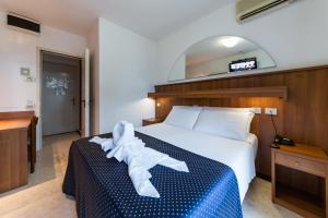 A bed or beds in a room at Hotel Vina De Mar