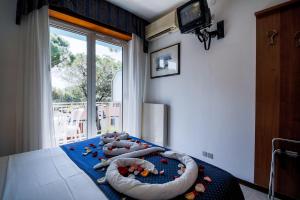 A bed or beds in a room at Hotel Vina De Mar