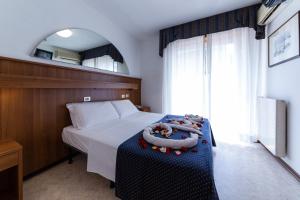 A bed or beds in a room at Hotel Vina De Mar