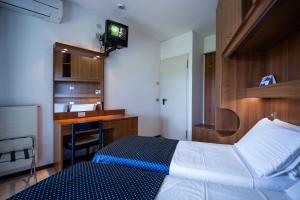 A bed or beds in a room at Hotel Vina De Mar