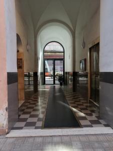 an empty lobby with a checkered floor in a building at Appartamento vicino stazione Termini e La Sapienza Casa Buffa in Rome