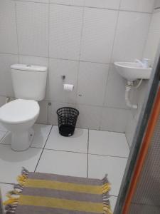 a bathroom with a toilet and a sink at Pousada Kaka in Teresina