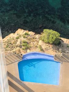 Piscina de la sau aproape de Apartamentos Benivistas