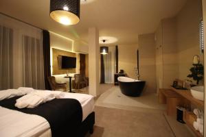 Postel nebo postele na pokoji v ubytování Baobab Suites